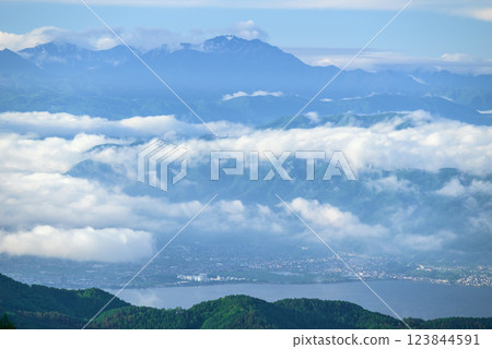 Southern Alps, Lake Suwa and sea of clouds 123844591