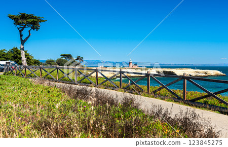 Scenic path overlooking the Memorial Lighthouse at the Pacific Ocean in Santa Cruz, California, United States 123845275