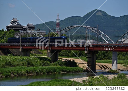 Fukuchiyama Castle and the old Aomatsu train running on a railway bridge Fukuchiyama Castle and the old Aomatsu train running on a railway bridge 123845882