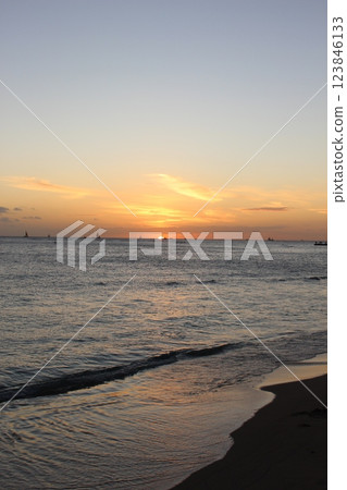 Sunset seen from Waikiki Beach in Hawaii 123846133