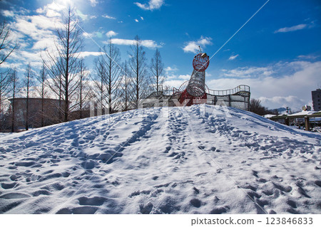 下馬中央公園,雪中的遊樂場 下馬中央公園,雪中的遊樂場 123846833