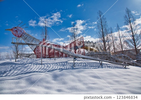下馬中央公園，雪中的遊樂場 123846834