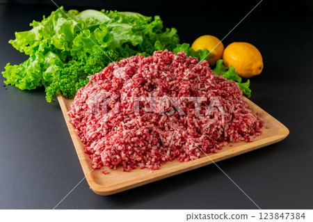 Japanese beef, minced, 100% beef, plated Japanese beef, minced, 100% beef, plated 123847384
