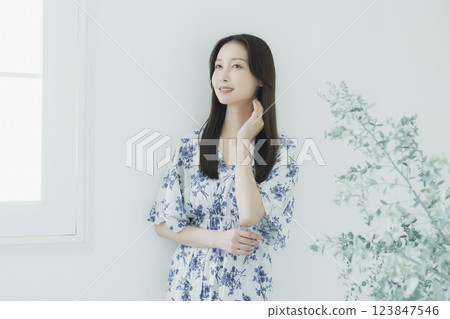 Young lady's portrait Young lady's portrait 123847546