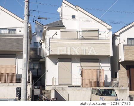 Inviting roof with under-roof - Detached house 123847725