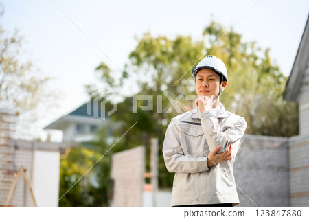 Male worker in work clothes 123847880