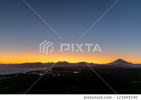 Mount Fuji at dusk as seen from Shonandai (Hiratsuka City, Kanagawa Prefecture) 123848540