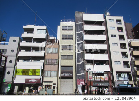 在本鄉三丁目站附近 123848904