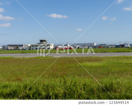 Yao Airport in midsummer with a clear blue sky 123849514