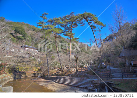 《愛知縣》瀨戶市岩戶堂 《愛知縣》瀨戶市岩戶堂 123850731