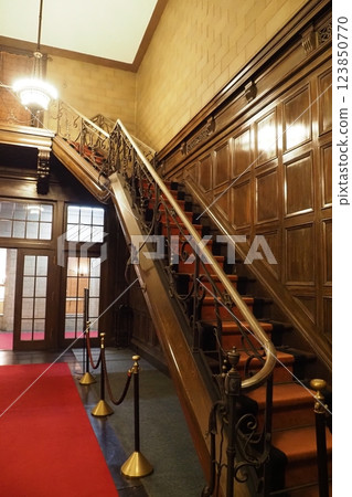 歷史建築內的樓梯 歷史建築內的樓梯 123850770