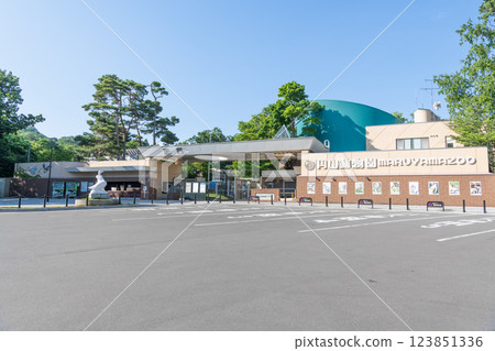 北海道札幌市圓山動物園陽光明媚的日子 北海道札幌市圓山動物園陽光明媚的日子 123851336
