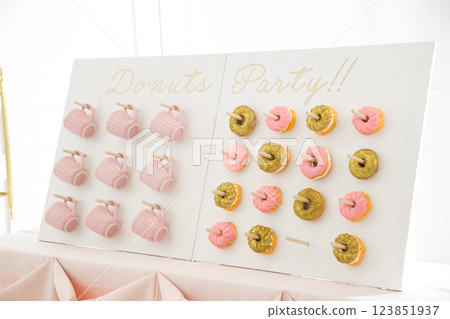 Cute donut decorations - Display image 123851937