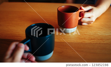 A couple drinking coffee 123852198