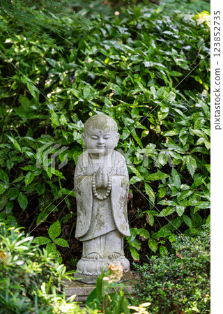 A Serene Statue in a Chinese Garden 123852735