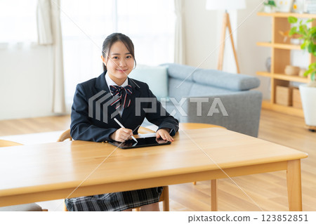High school girls studying in the living room 123852851
