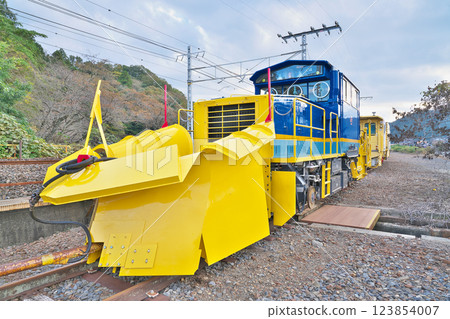 [Snow removal machines] 123854007