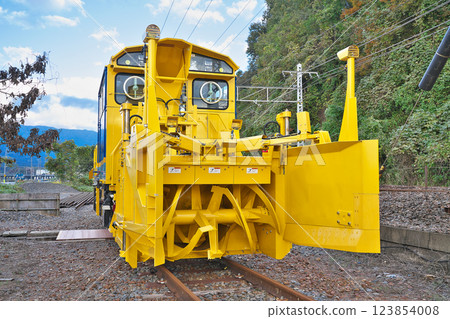 [Snow removal machines] 123854008