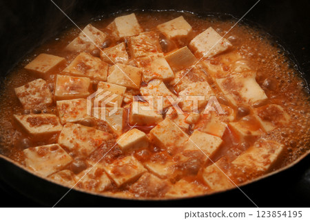 毛豆腐被煮熟 123854195