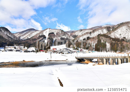 View of the Kashimayari Ski Resort from near Yanaba Station (Omachi City, Nagano Prefecture) [2025.3] 123855471