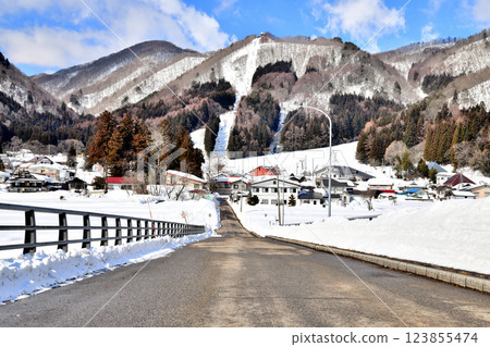 從穀場站附近眺望鹿島槍滑雪場（長野縣大町市） [2025.3] 123855474