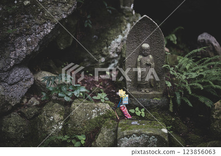 與石燈籠的風景 與石燈籠的風景 123856063