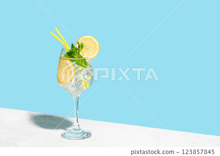 Hugo Spritz cocktail drink. Limoncello Spritzer. Hugo Spritz cocktail drink. Limoncello Spritzer. 123857845