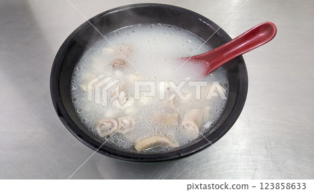 路邊小吃 一碗四神湯 路邊小吃 一碗四神湯 123858633