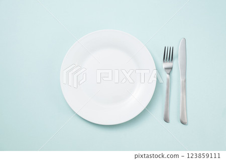 簡單的白盤、叉、刀 123859111