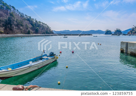 A small fishing port in Onagawa, Miyagi Prefecture 123859755