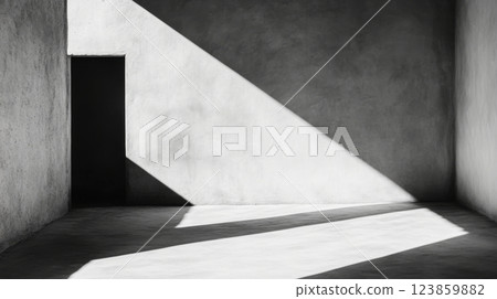 An empty concrete wall with a passage, the apartment is not renovated 123859882