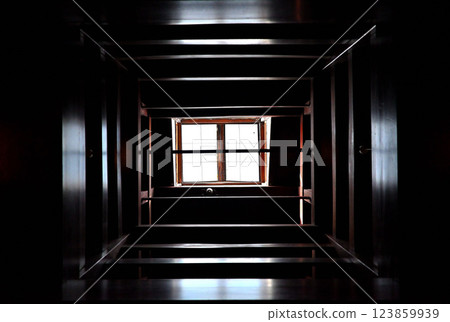 開放式天花板的雅樂廳 123859939