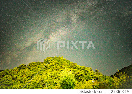 The Milky Way flowing over the mountains (Lake Okutama) The Milky Way flowing over the mountains (Lake Okutama) 123861069