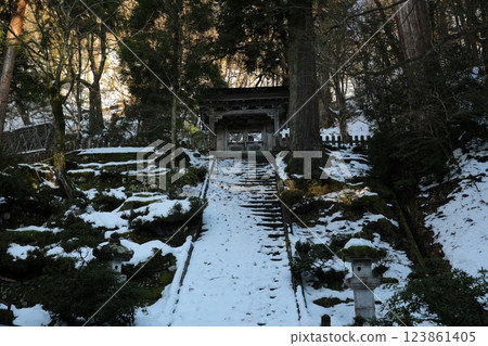 雪地石階 123861405