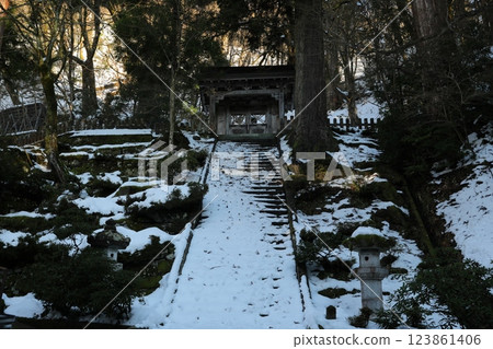 雪地石階 123861406