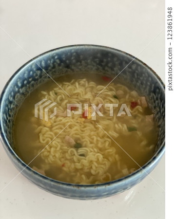 korean ramen 123861948