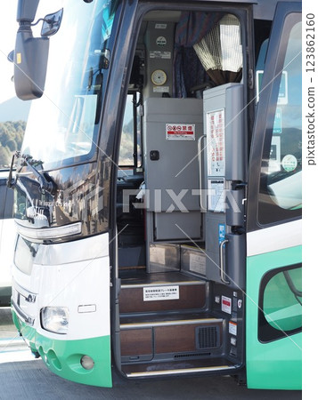 High-speed route bus 123862160