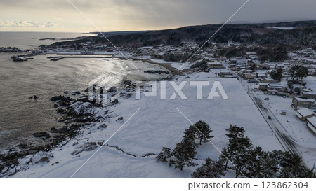 Tanesashi Coast in winter (side view of natural grass) - Hachinohe City, Aomori Prefecture, Japan 123862304