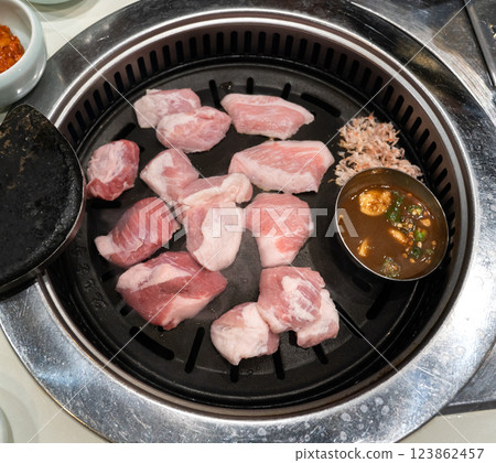 pork barbecue barbecue food cuisine restaurant 돼지 Grilled pork BBQ pork roasted pork 123862457