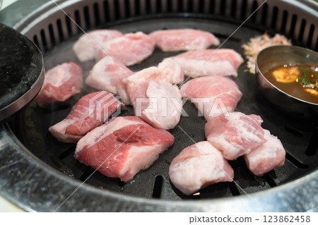 豬肉 燒烤 烤肉 食物 料理 餐廳 돼지 Grilled pork BBQ 豚肉 焼肉 123862458