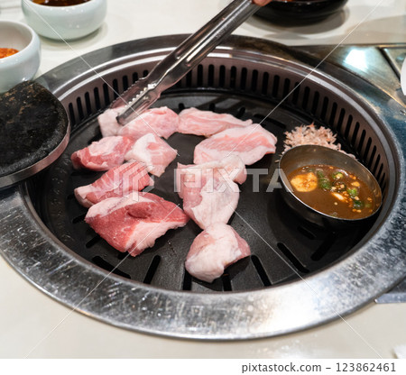 豬肉 燒烤 烤肉 食物 料理 餐廳 돼지 Grilled pork BBQ 豚肉 焼肉 123862461