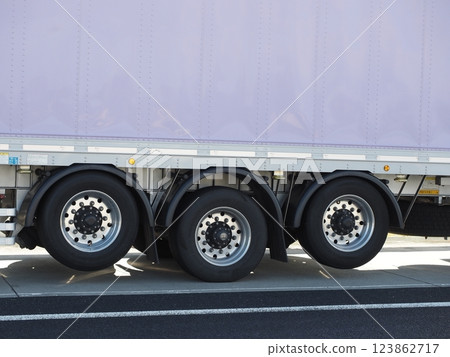 Lift axles for large towing trailers Lift axles for large towing trailers 123862717