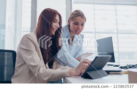 Effective Collaboration in the Modern Office Environment Utilizing Advanced Technology Tools 123863537