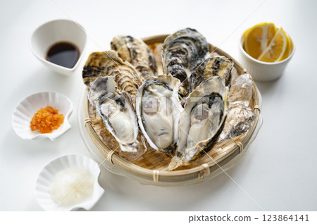 Winter taste raw oysters Winter taste raw oysters 123864141
