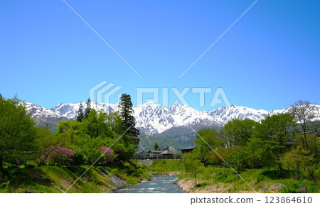 從白馬村眺望白馬山 從白馬村眺望白馬山 123864610