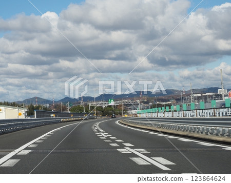 Parking area on the Tomei Expressway Parking area on the Tomei Expressway 123864624