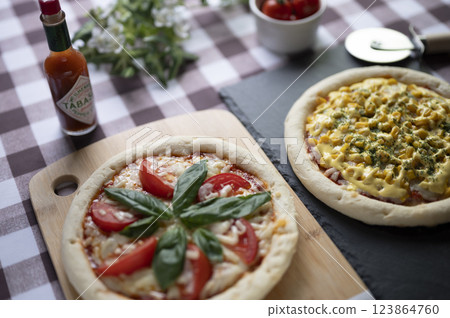 Pizza party 123864760