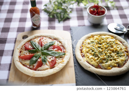 Pizza party 123864761