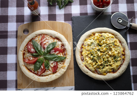 Pizza party 123864762