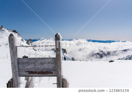 日本百座名山之一：長野縣木曾駒山，嚴冬時節天空晴朗 123865239